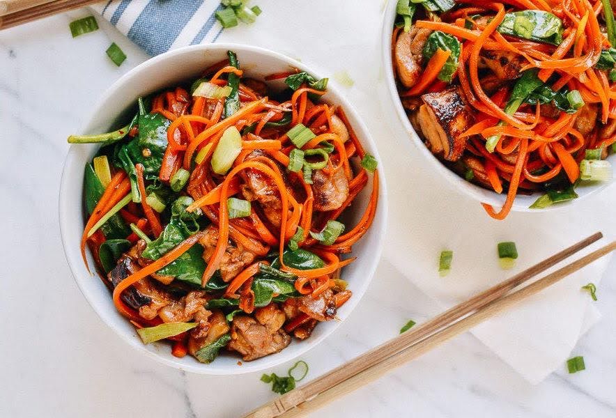 Fideos de zanahoria con pollo de 170.2 Kcal