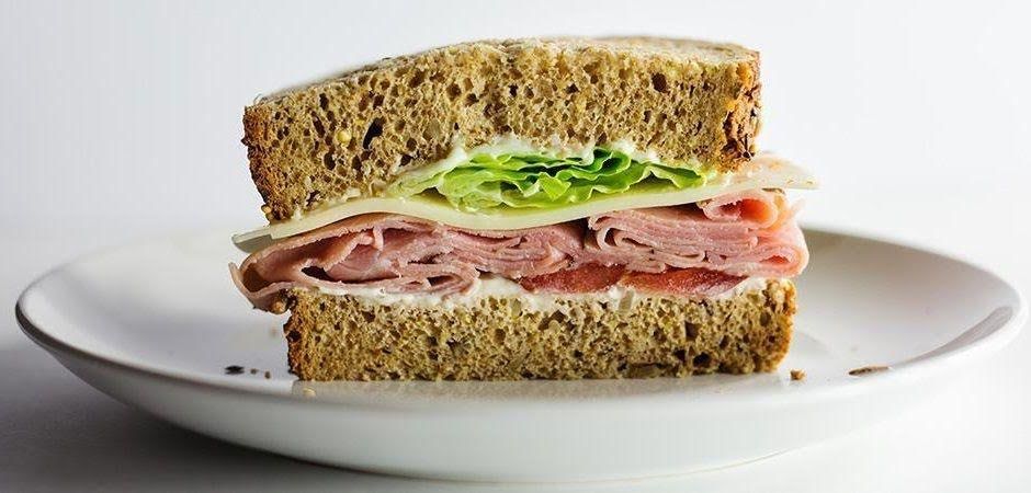 Sandwich de jamón con panela de 200 Kcal