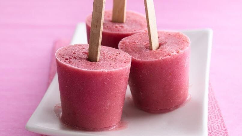 Pineapple-raspberry ice popsicle de 126 Kcal