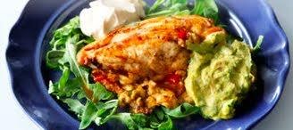 Pechuga de pollo rellena de queso con guacamole 