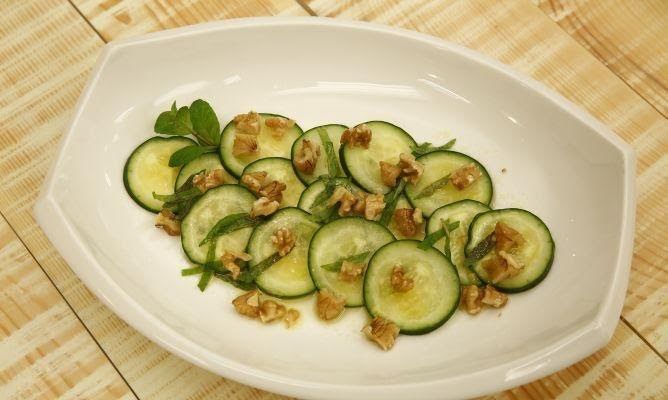 Nueces y pepino  de 90 Kcal