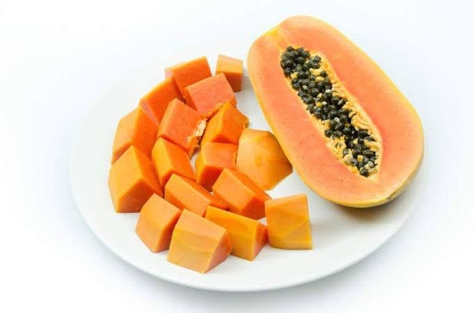 Papaya with almond butter and amaranth de 210.1 Kcal