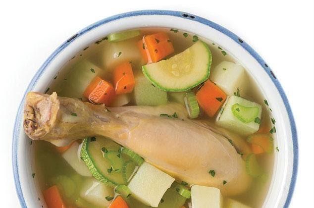 Caldo de pollo con verduras de 231 Kcal - Receta fácil en la app Avena