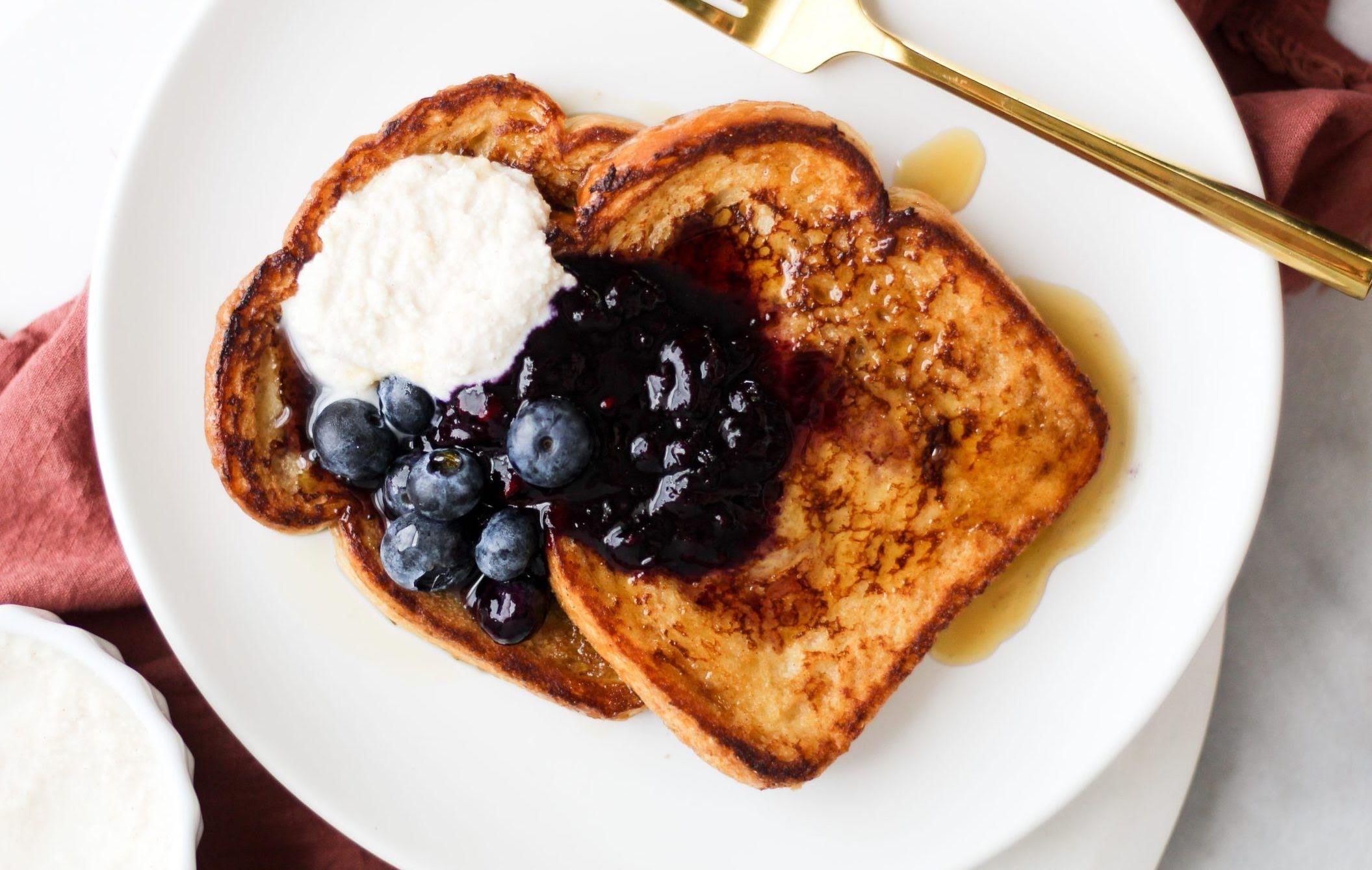 French toast with ricotta and homemade jam de 341.1 Kcal Receta fácil