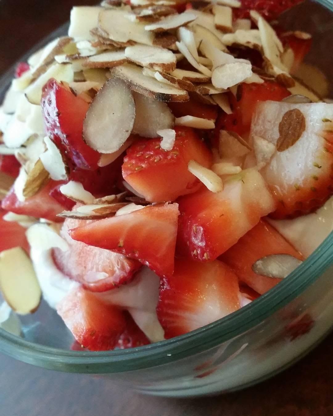 Fruits with natural Greek yogurt de 253 Kcal Receta fácil en la app Avena