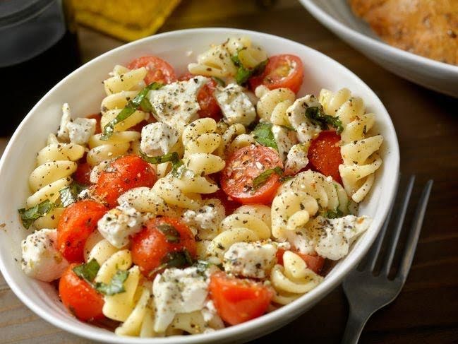 Pasta salad with cherry and goat cheese de 191.2 Kcal