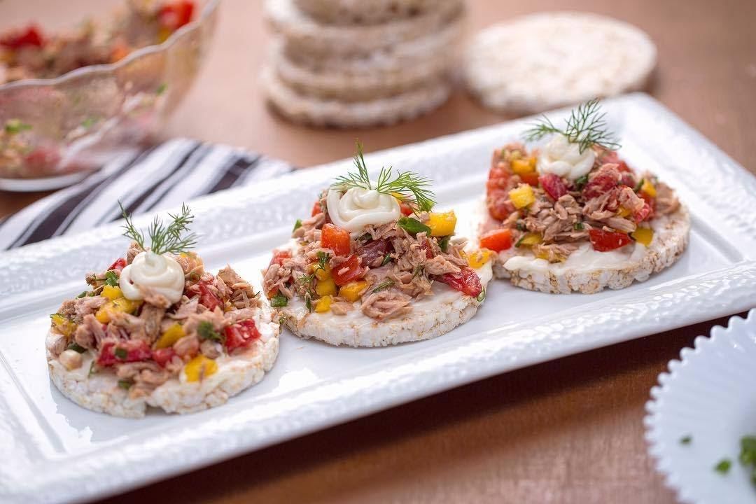 Rice cakes with tuna Receta Fácil en Avena App