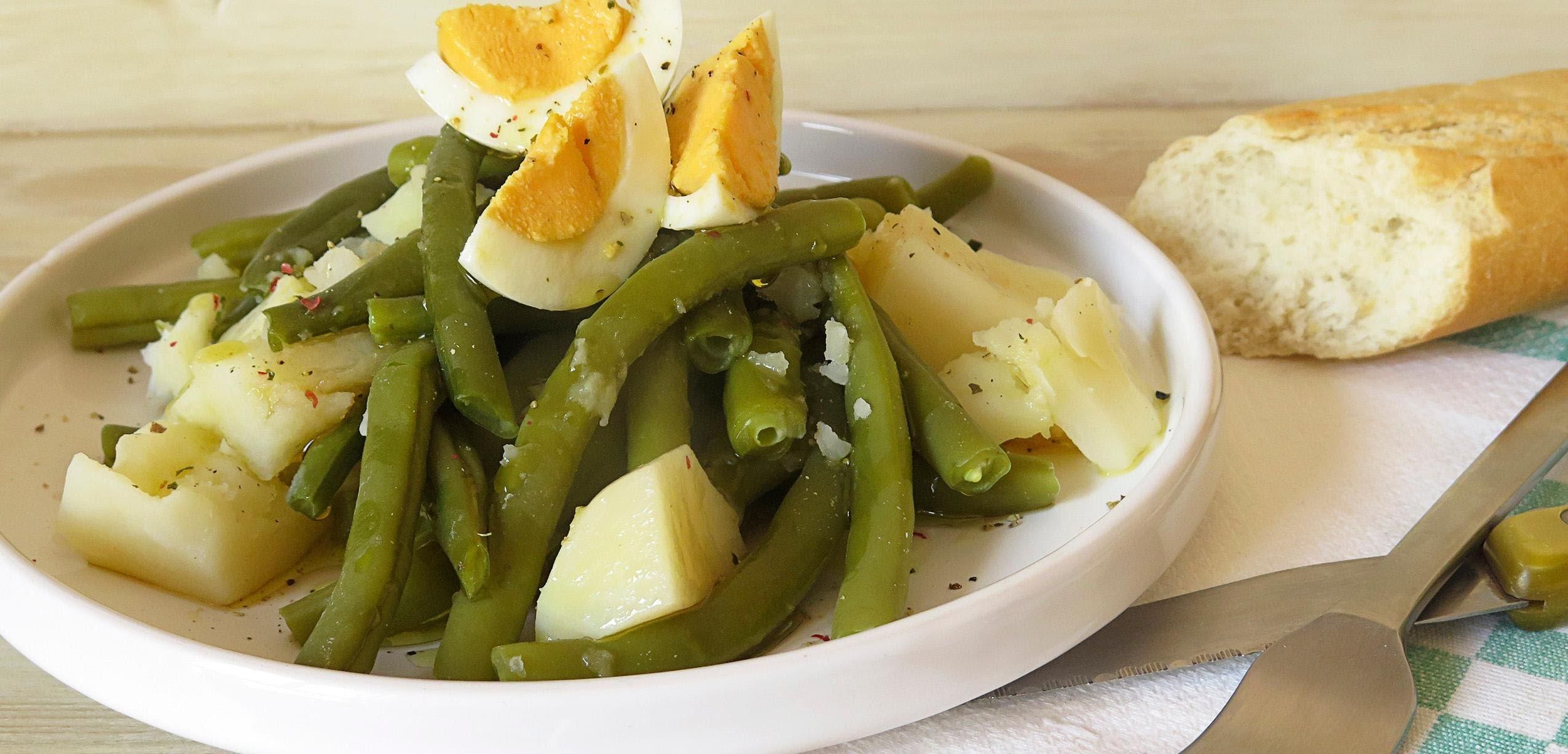 Salad of green beans and hardboiled egg de 132.32 Kcal Receta fácil