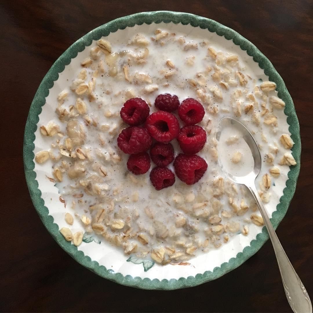 Yogurt with oats and chia seeds de 311 Kcal