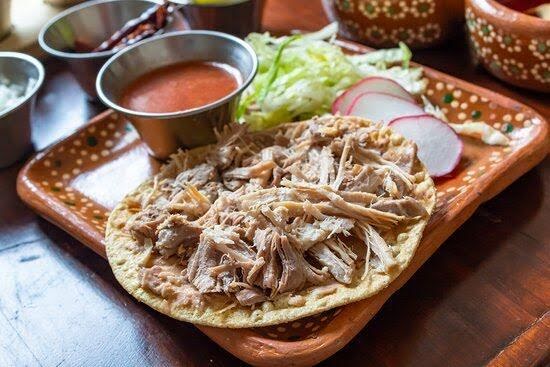 Tostadas de pierna y frijoles cocidos de 376 Kcal