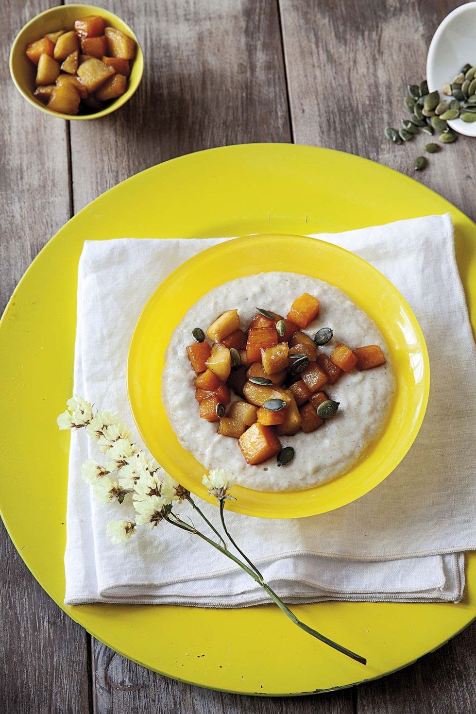 Crema de avena con semillas de calabaza y manzana