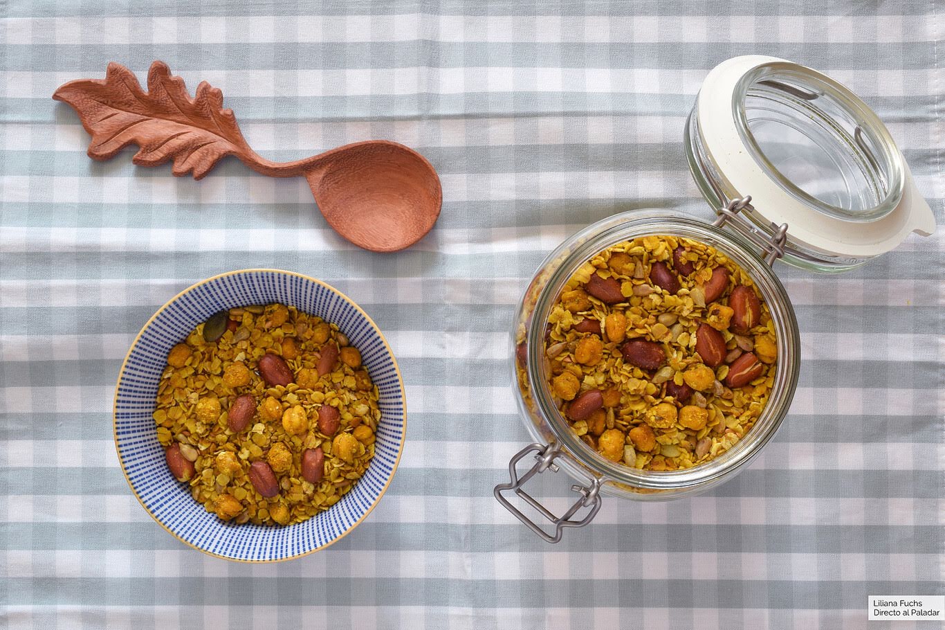 Granola salada de avena y garbanzos de 386.2 Kcal