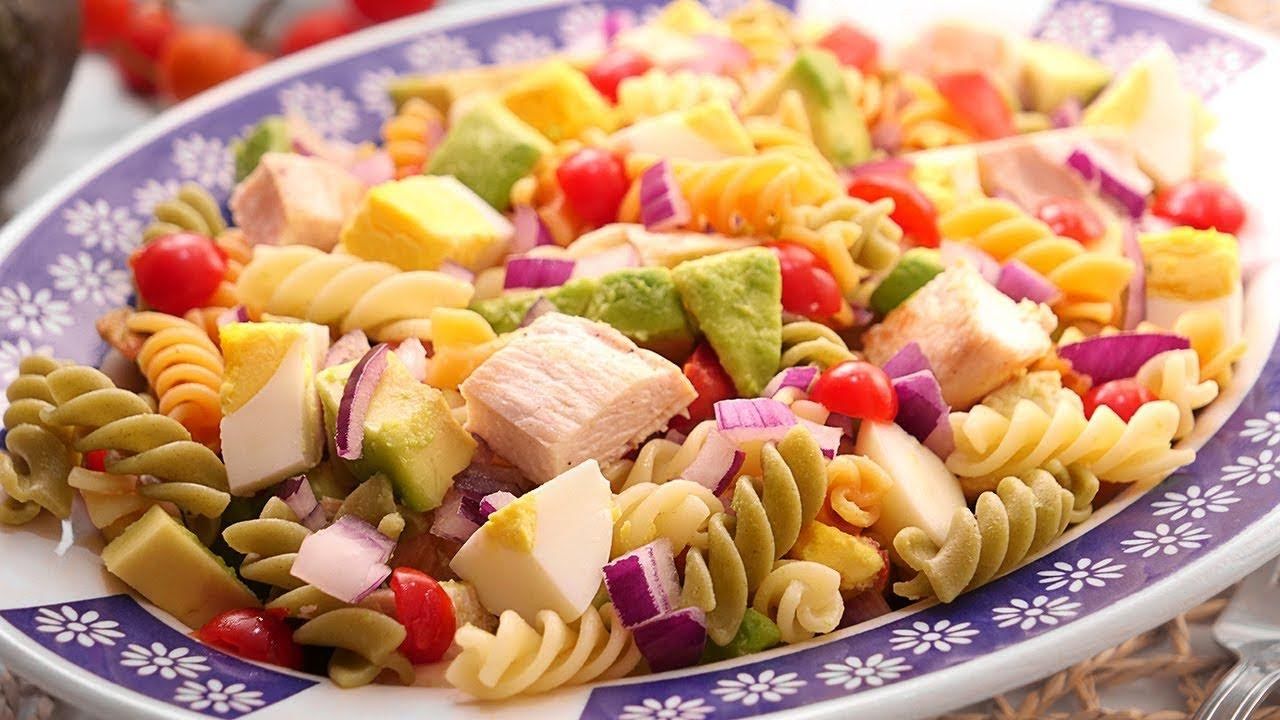 Ensalada dulce de pasta con pollo de 288.2 Kcal