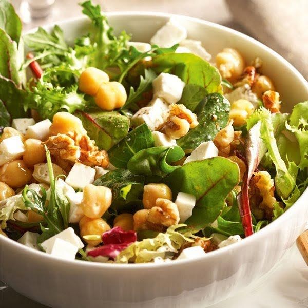 Ensalada de Quinoa, Garbanzo y Queso