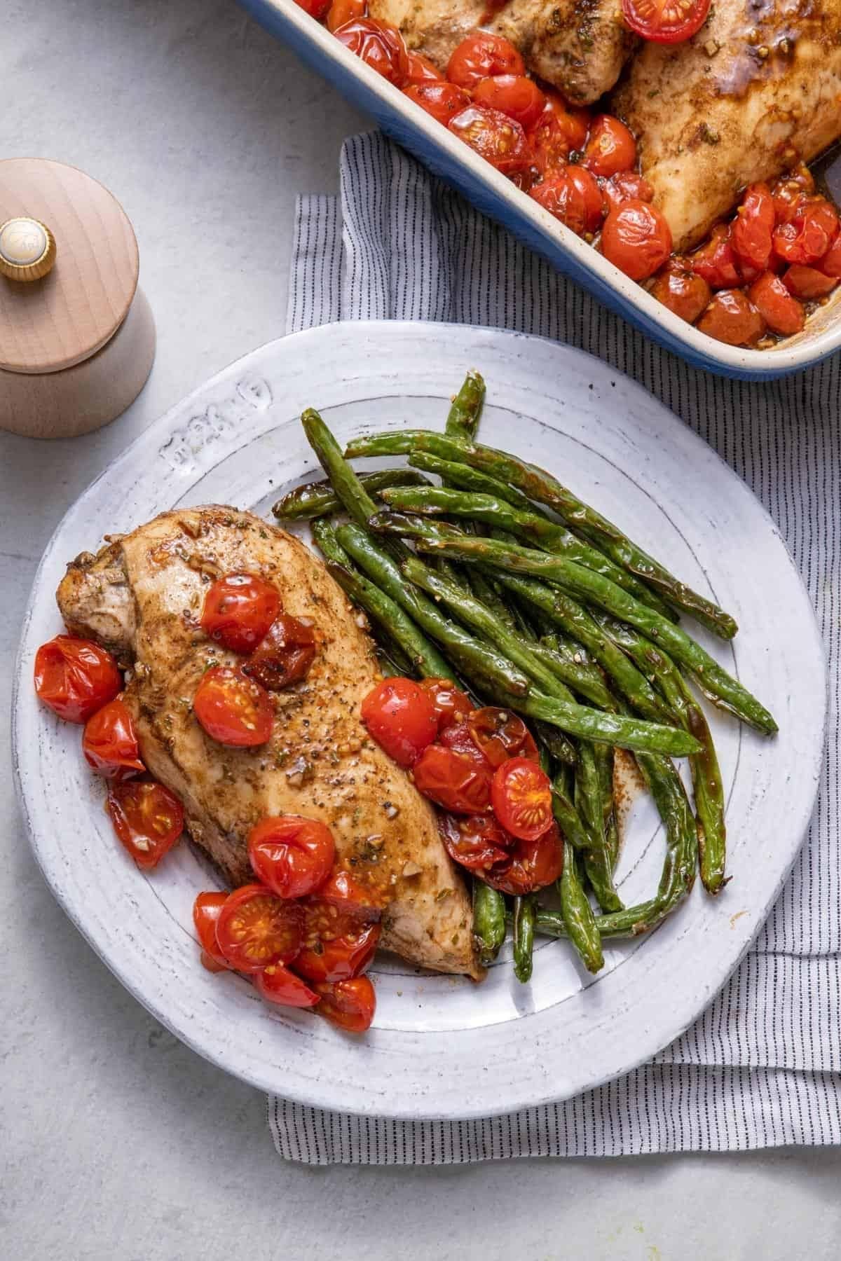 Pechuga de pollo al balsámico con verduras y papa