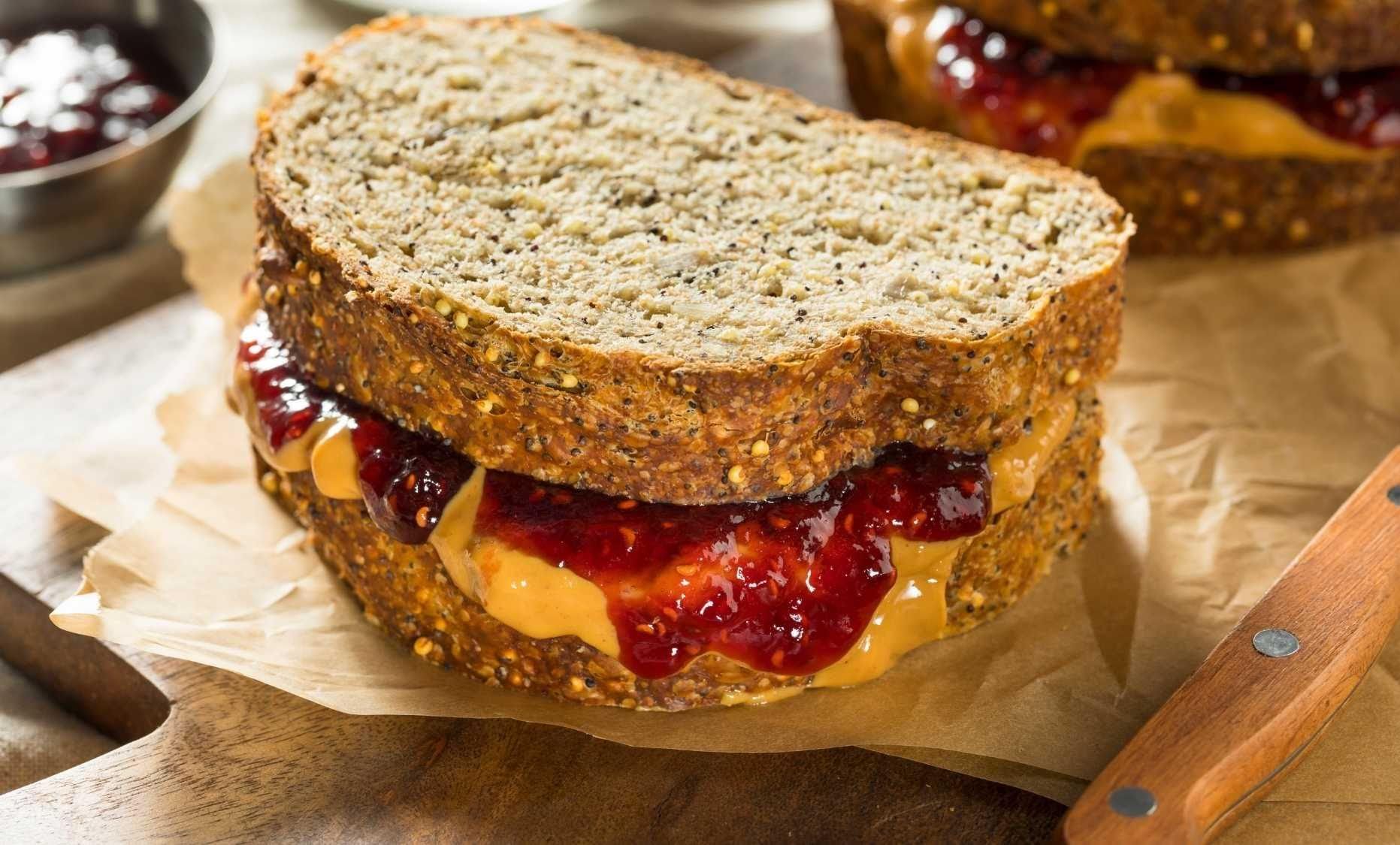 Copia de Sandwich de peanut butter & mermelada de 241.1 Kcal