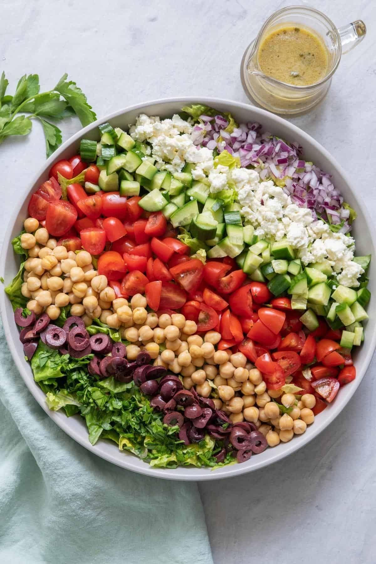 Ensalada mediterránea de garbanzos de 446.2 Kcal