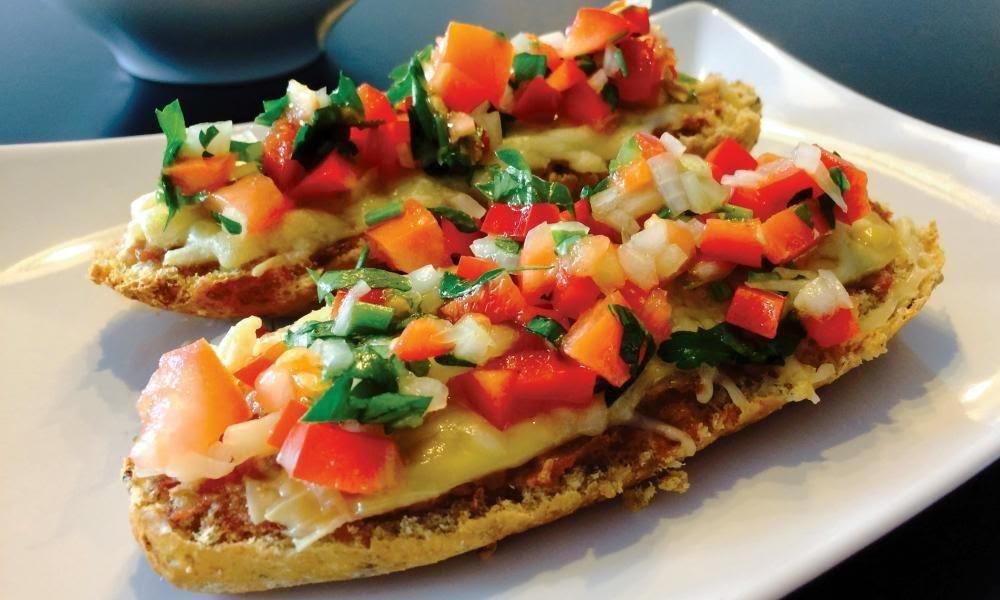 Molletes con queso y carne de 357.1 Kcal