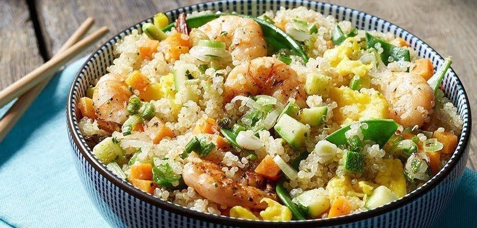 Yakimeshi de quinoa con camarones de 302.16 Kcal