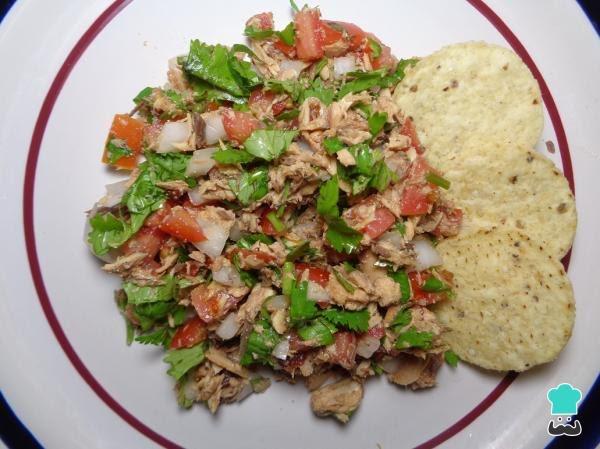 Sardina con champiñón acompañadas de galletas salmas