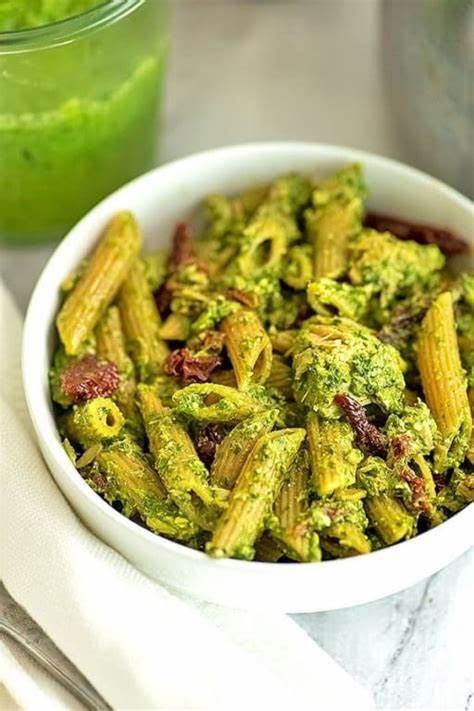 Tuna Pesto Pasta de 370.2 Kcal