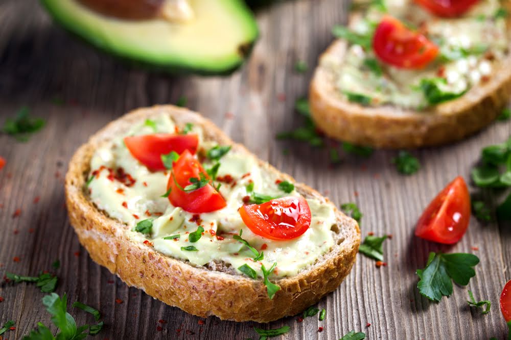 Molletes de frijol con queso fresco