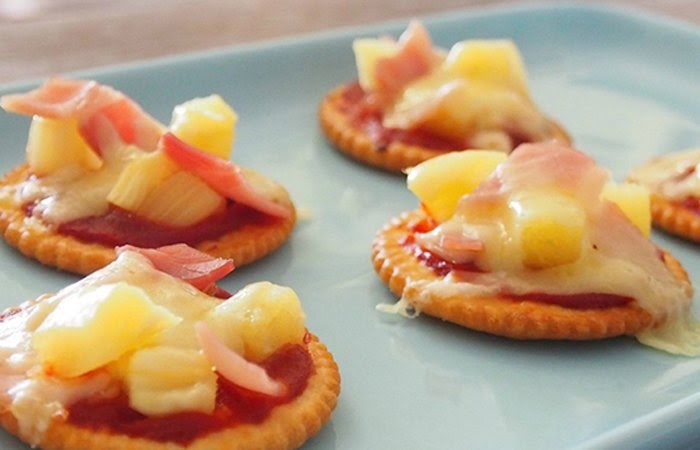 Mini pizzas con piña de 270.5 Kcal