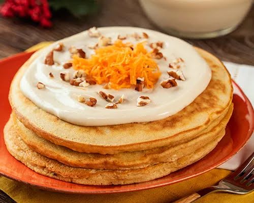 Hot cakes de zanahoria con manzana y nuez de 268 Kcal