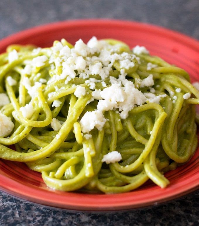 Espaguetti verde con queso