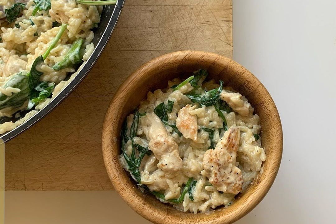 Arroz con pollo y espinacas a la crema de 290 Kcal