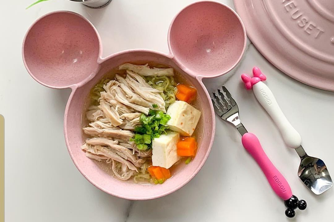 Sopa de pasta con panela y lomo de 225.2 Kcal