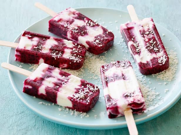 Paletas de frutos rojos y coco de 198 Kcal