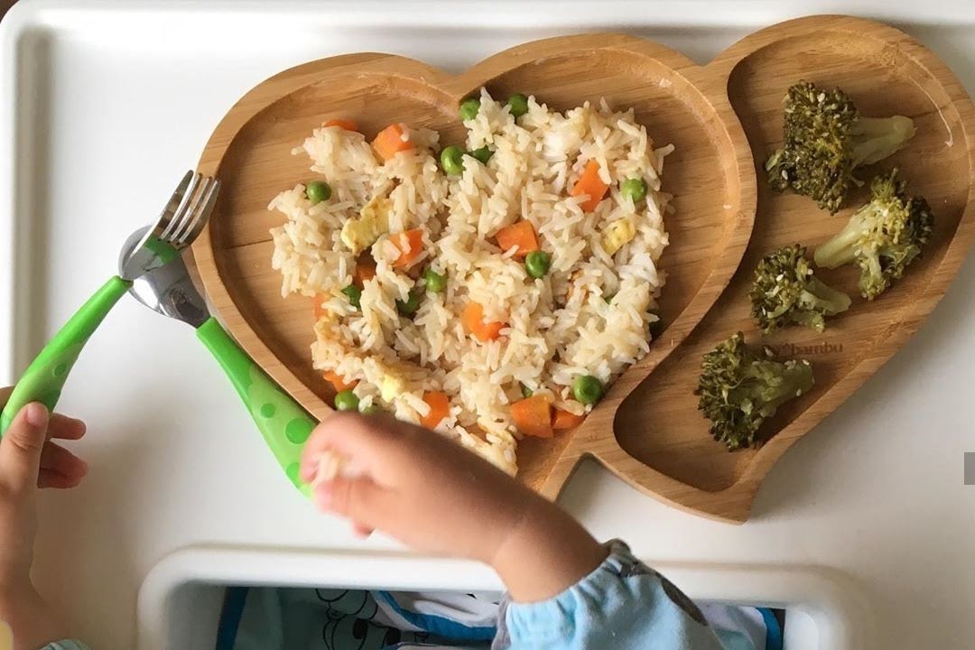 Arroz con huevo y verduras de 253.2 Kcal