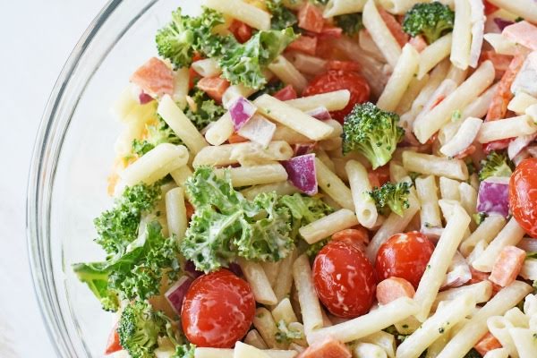 Ensalada de pasta con verduras de 201 Kcal