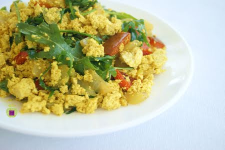 Tofu revuelto con verduras