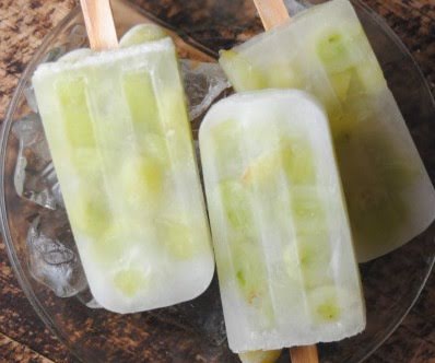 Paletas de pepino y uva de 77 Kcal