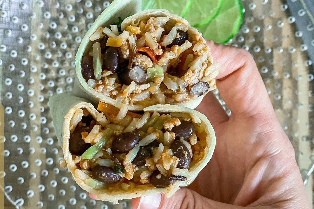 Wraps de frijol, res y arroz de 391.2 Kcal