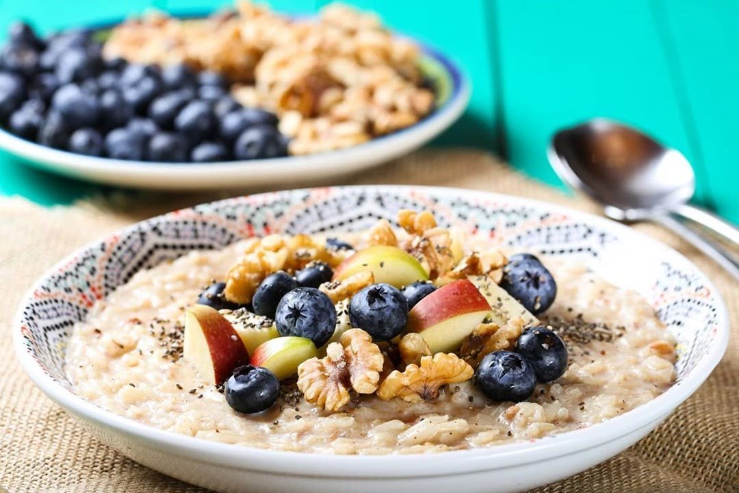 Avena cocida  con fruta y nueces