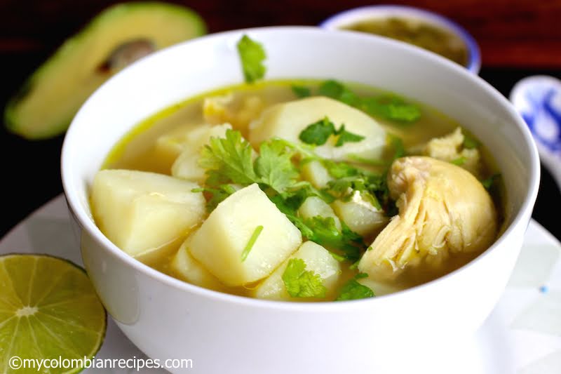 Caldo de pollo con papa de 106 Kcal