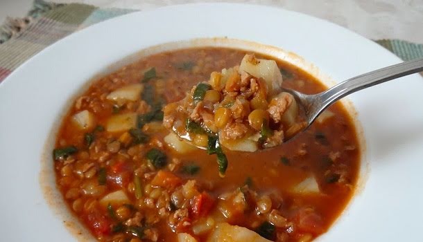 Sopa de lentejas con res