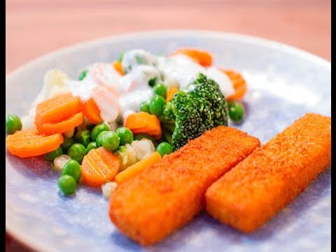 Nuggets de camote y verduras al vapor con salsa de yogur griego