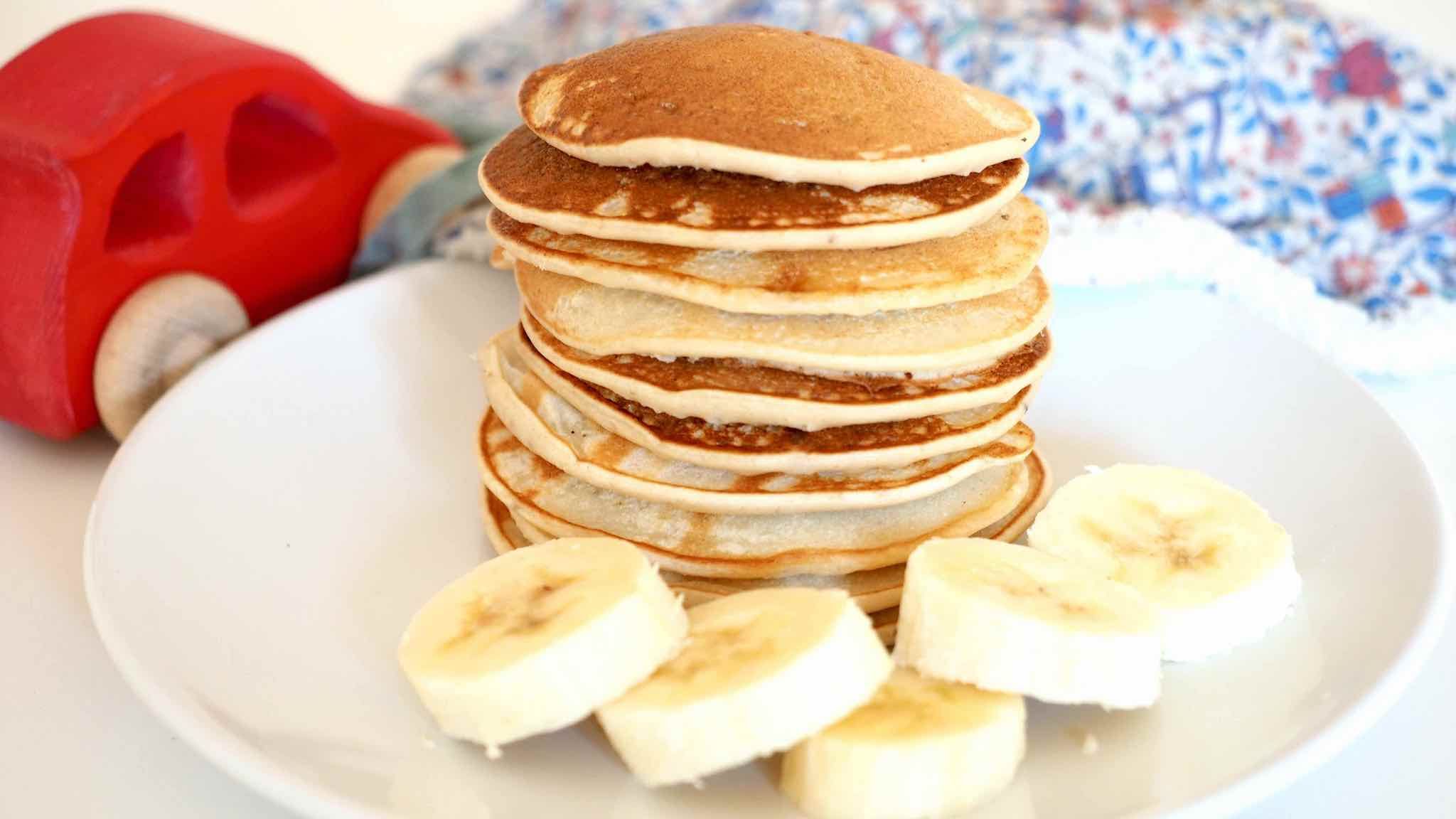 Hotcakes con plátano de 303 Kcal