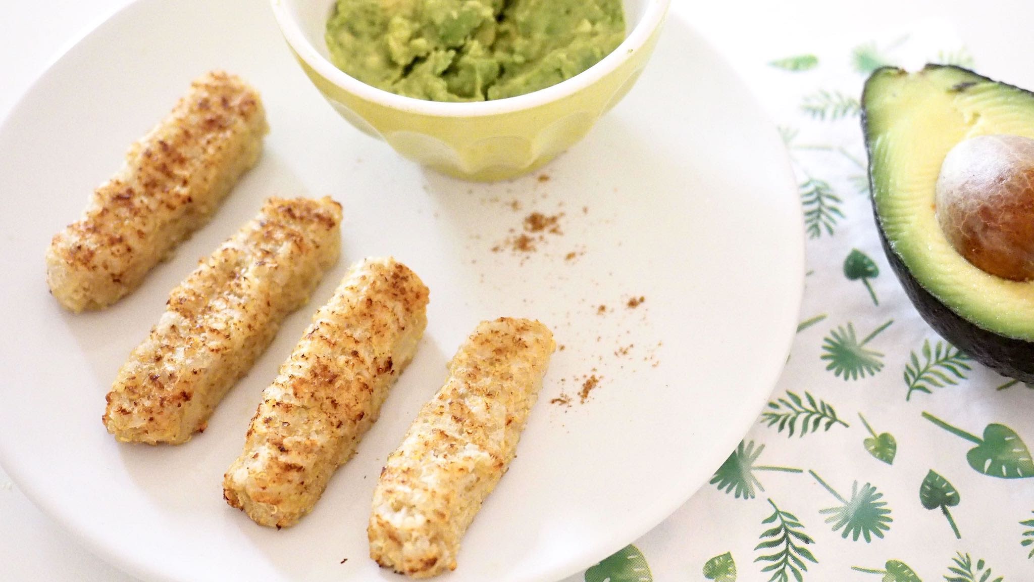 Bastones de coliflor con aguacate