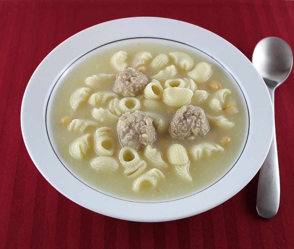 Sopa de pasta con albohóndigas de 304.2 Kcal