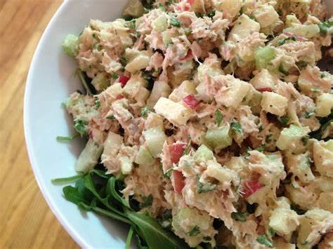 Ensalada de codito con atún  y manzana