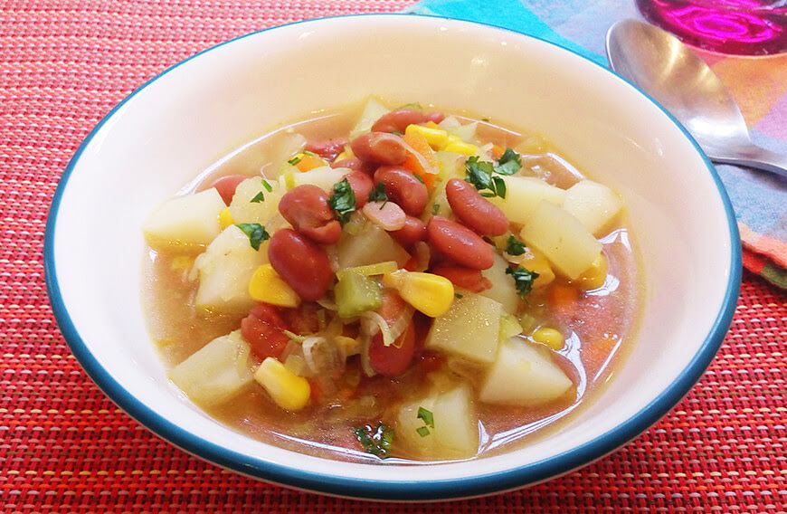 Sopa de frijol y verduras de 331.2 Kcal