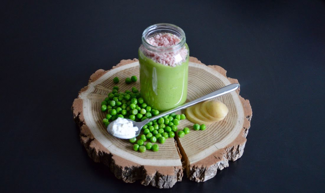 Crema de chícharo con  quinoa y requesón