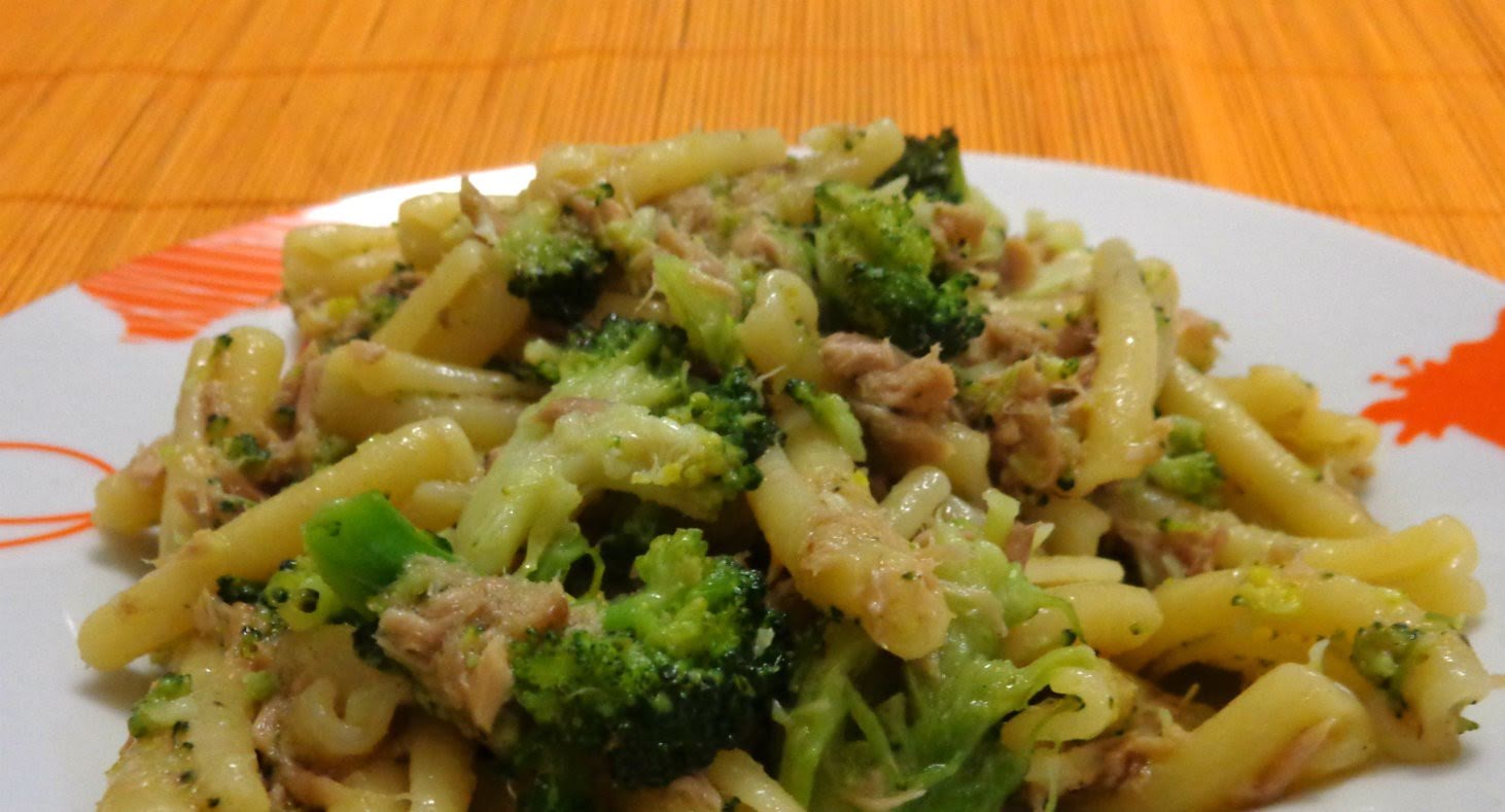 Pasta  con brócoli  y cerdo de 285 Kcal