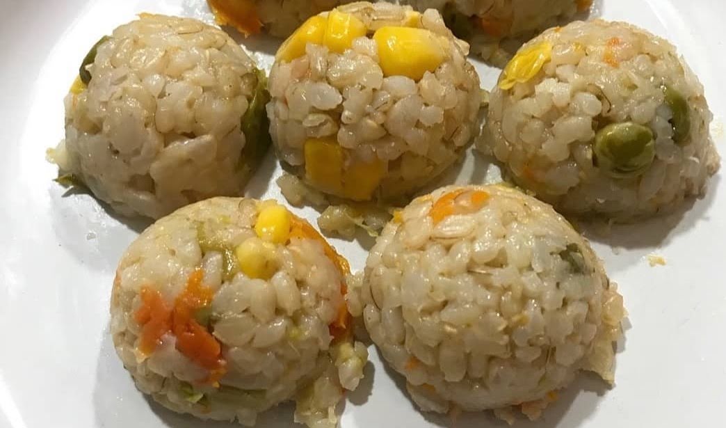 Bolitas de arroz integral y verduras de 321.2 Kcal