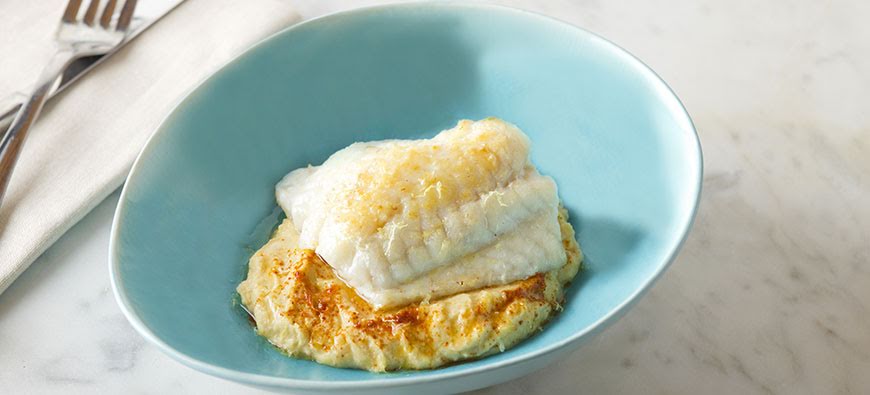 Pescado con puré de papa y coliflor